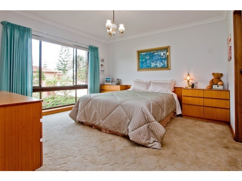 18 Bluelake Court, Tennyson SA 5022