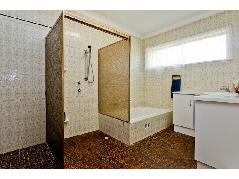 18 Bluelake Court, Tennyson SA 5022