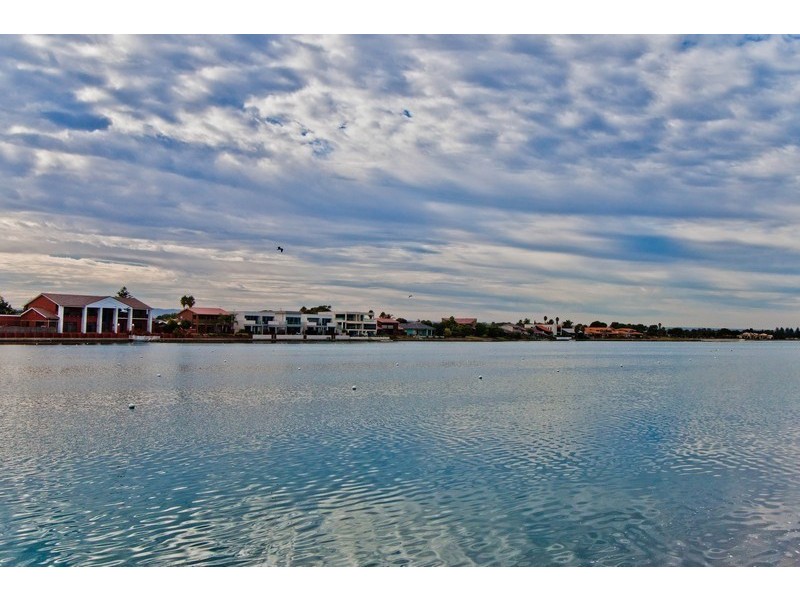 18 Bluelake Court, Tennyson SA 5022