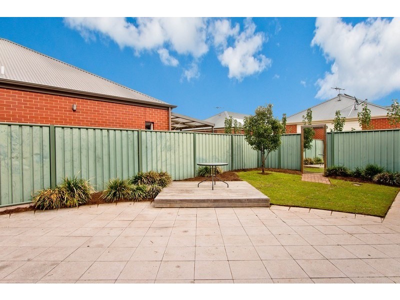 8 Banrock Place, Mawson Lakes SA 5095