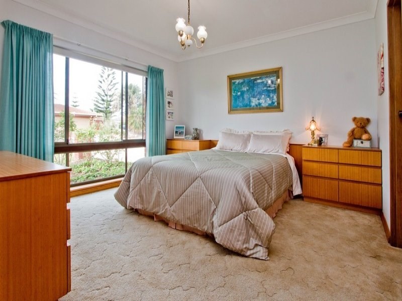 18 Bluelake Court, West Lakes SA 5021