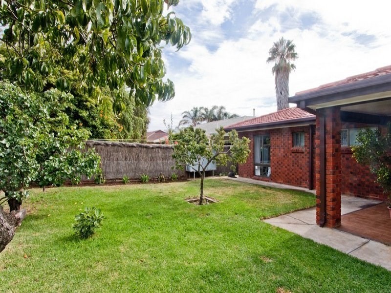 18 Bluelake Court, West Lakes SA 5021