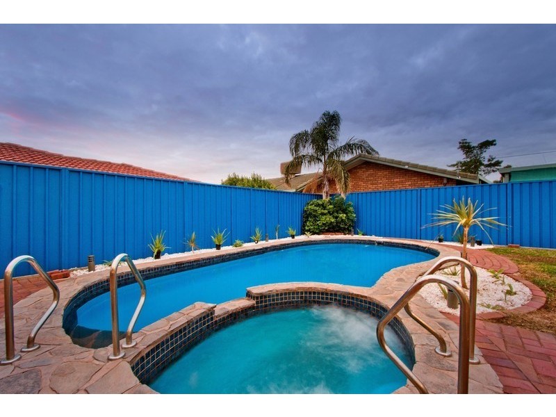 33 Ophir Crescent, Seacliff Park SA 5049