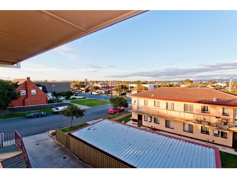 Unit 4/19 Renwick Street, West Beach SA 5024