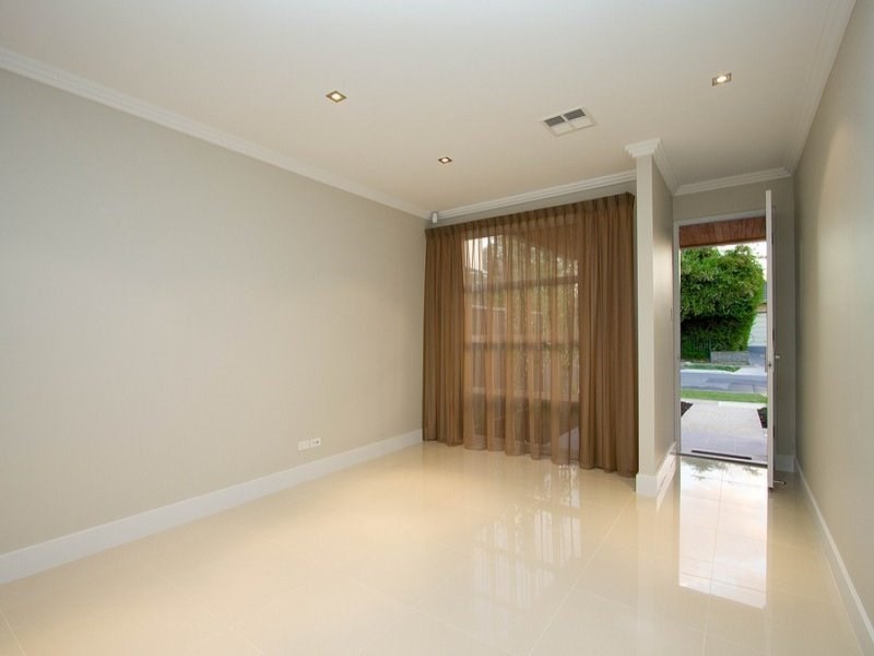 11 Madeline Crescent, Fulham Gardens SA 5024