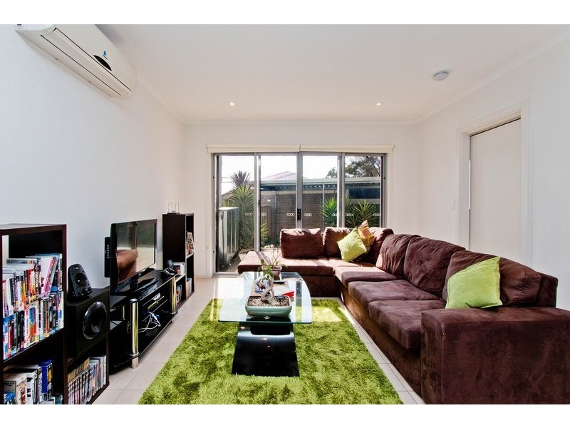 33 Myrtle Grove, Clovelly Park SA 5042