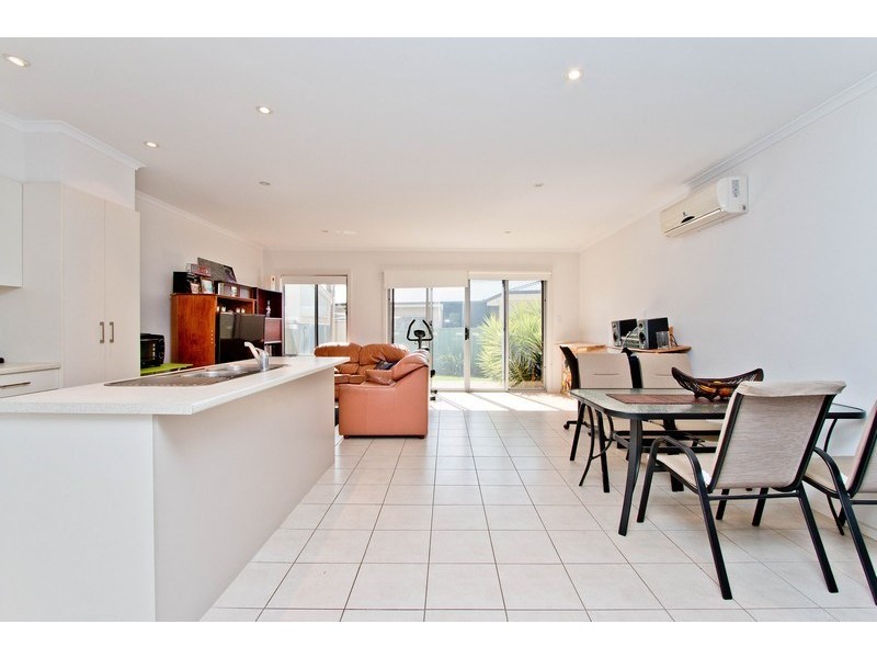 33 Myrtle Grove, Clovelly Park SA 5042