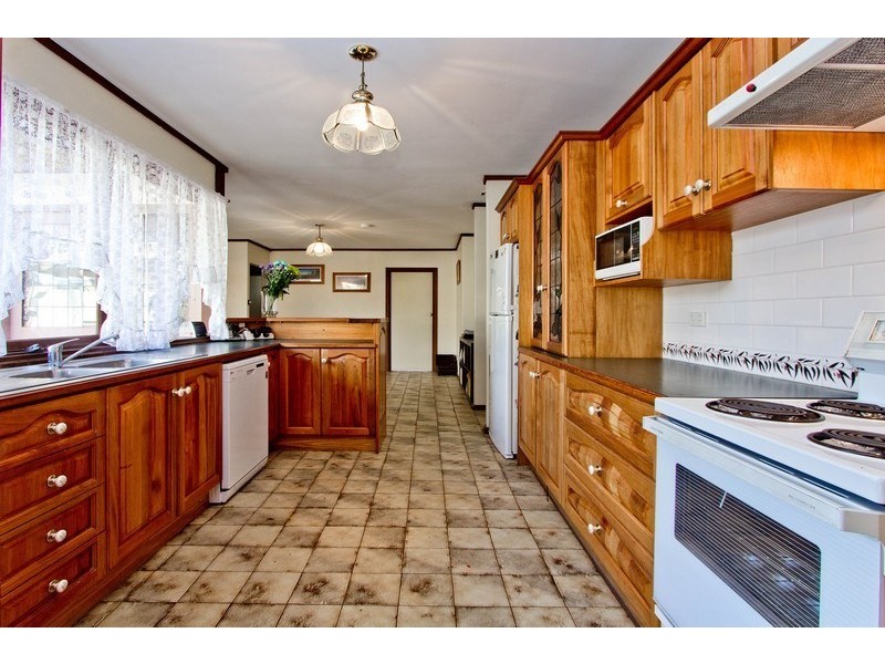 2 Pine Lodge Crescent, Grange SA 5022