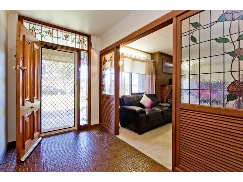 2 Pine Lodge Crescent, Grange SA 5022