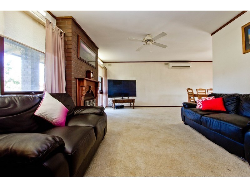 2 Pine Lodge Crescent, Grange SA 5022