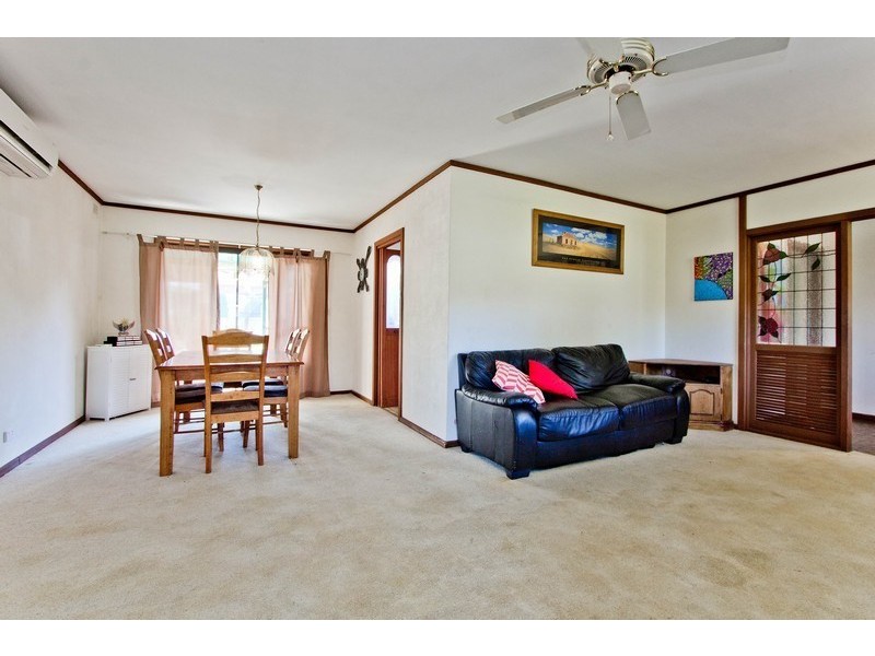 2 Pine Lodge Crescent, Grange SA 5022