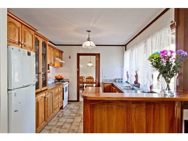 2 Pine Lodge Crescent, Grange SA 5022