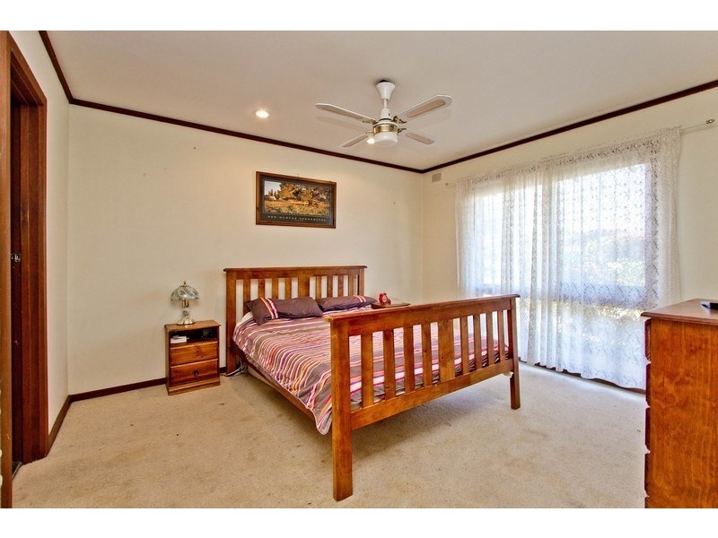2 Pine Lodge Crescent, Grange SA 5022