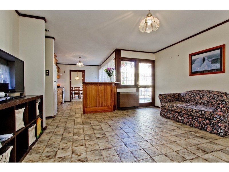 2 Pine Lodge Crescent, Grange SA 5022