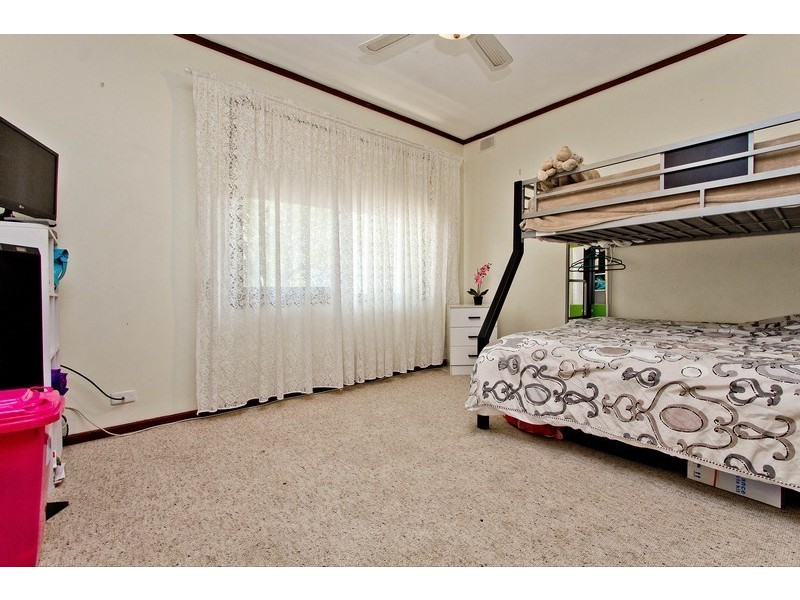 2 Pine Lodge Crescent, Grange SA 5022