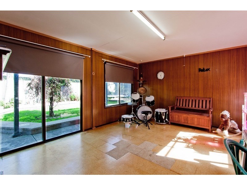 2 Pine Lodge Crescent, Grange SA 5022