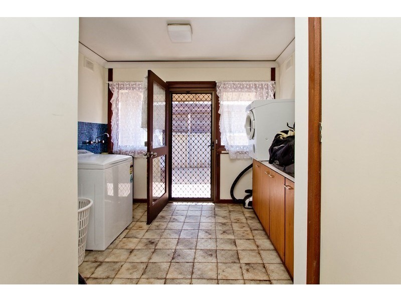 2 Pine Lodge Crescent, Grange SA 5022