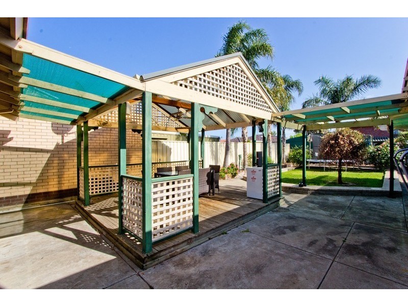 2 Pine Lodge Crescent, Grange SA 5022