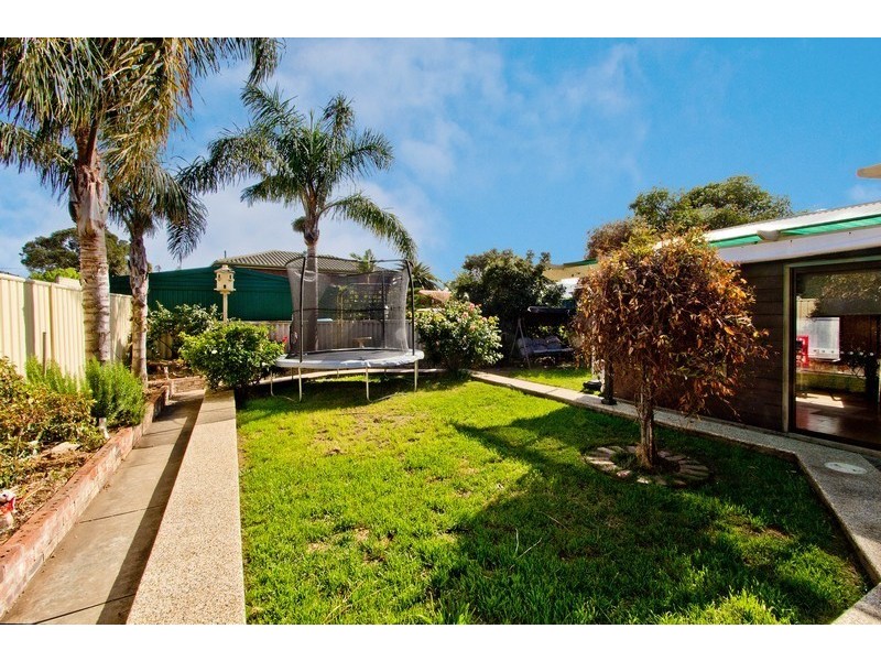 2 Pine Lodge Crescent, Grange SA 5022