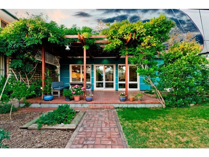 9 Main Street, Henley Beach SA 5022