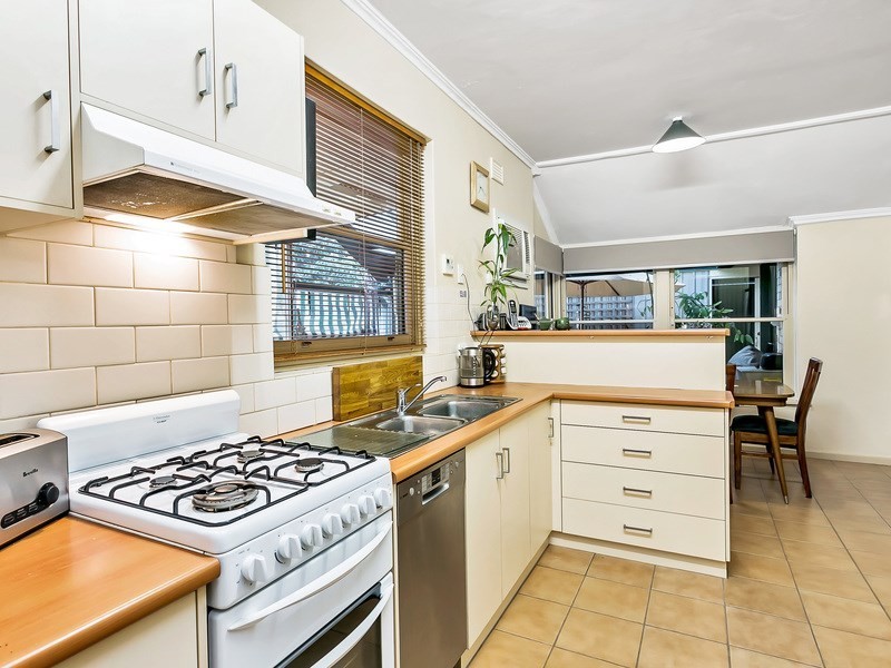 18 Fitch Road, Fulham SA 5024