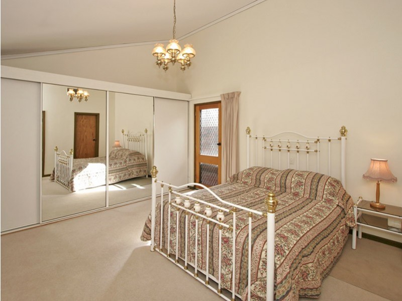2 Meredith Avenue, Fulham SA 5024