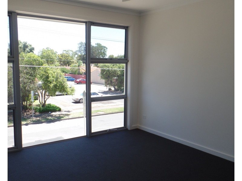 4 Henderson Street, Henley Beach SA 5022