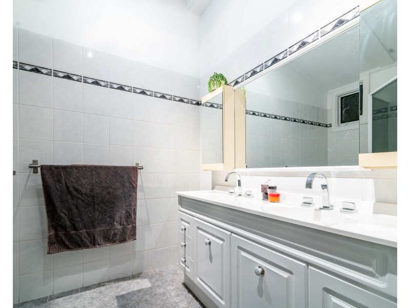 21 Thiele Crescent, West Lakes Shore SA 5020