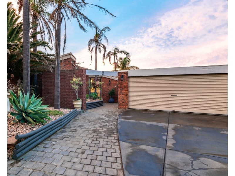 21 Thiele Crescent, West Lakes Shore SA 5020