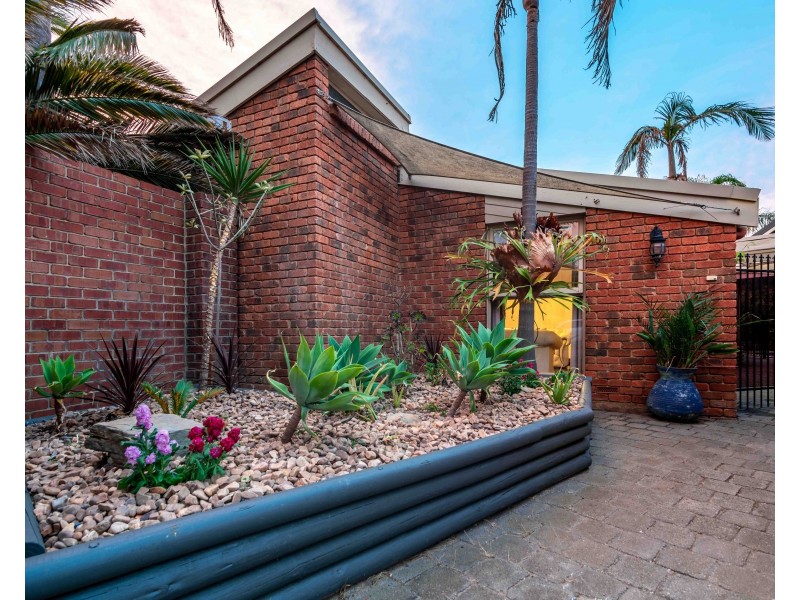 21 Thiele Crescent, West Lakes Shore SA 5020