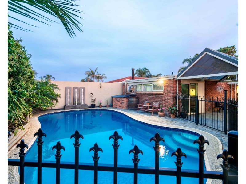 21 Thiele Crescent, West Lakes Shore SA 5020