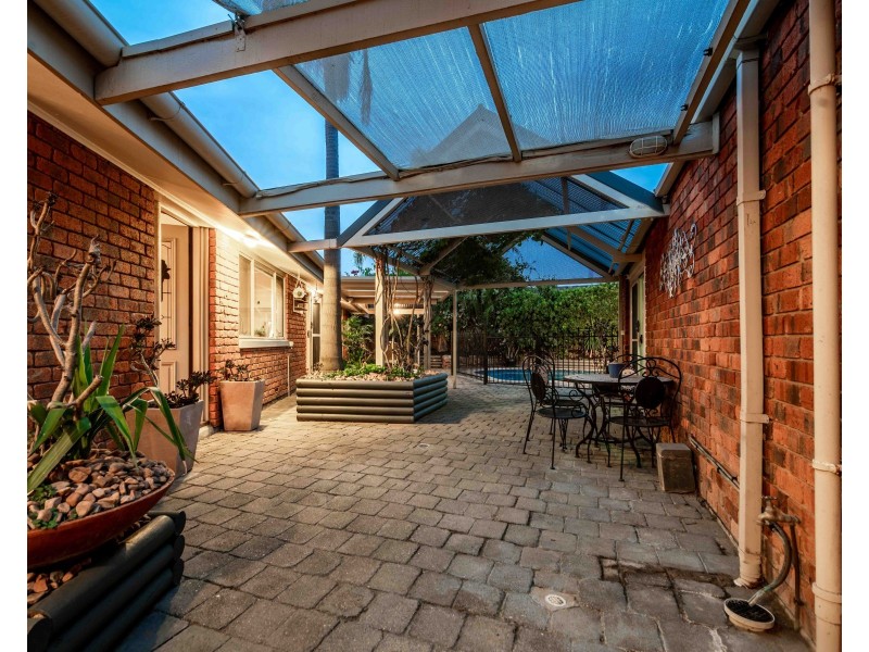 21 Thiele Crescent, West Lakes Shore SA 5020