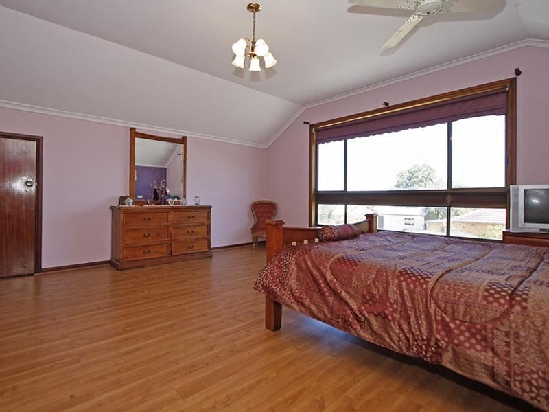 2 Kinross Avenue, Seaton SA 5023