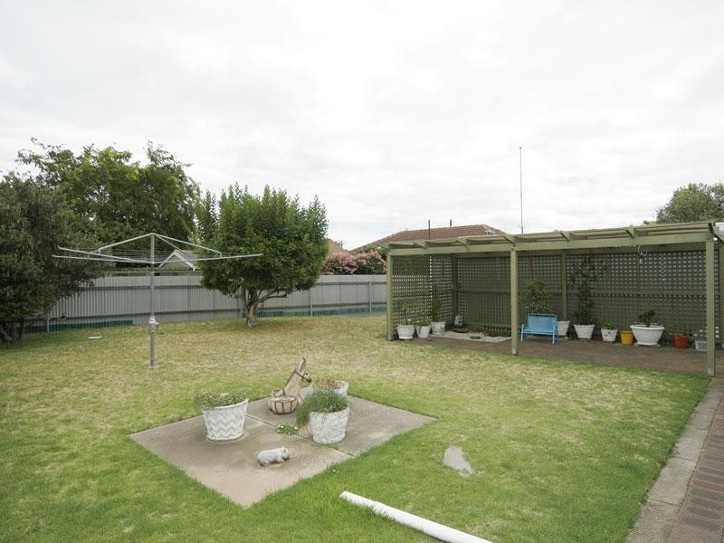 12 Lowry Street, Fulham SA 5024