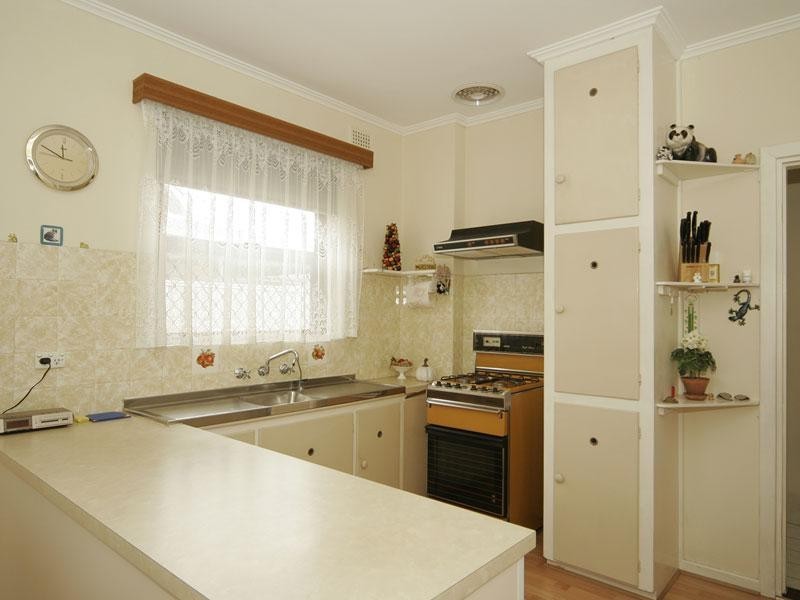 12 Lowry Street, Fulham SA 5024