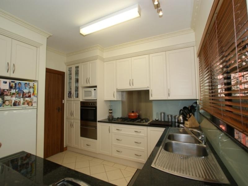 21 Birkdale Grove, West Lakes SA 5021