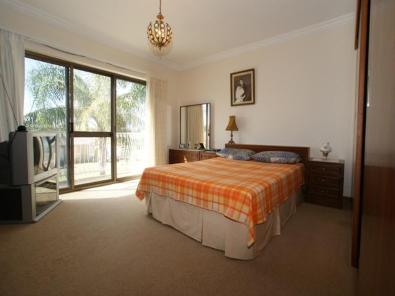 21 Birkdale Grove, West Lakes SA 5021