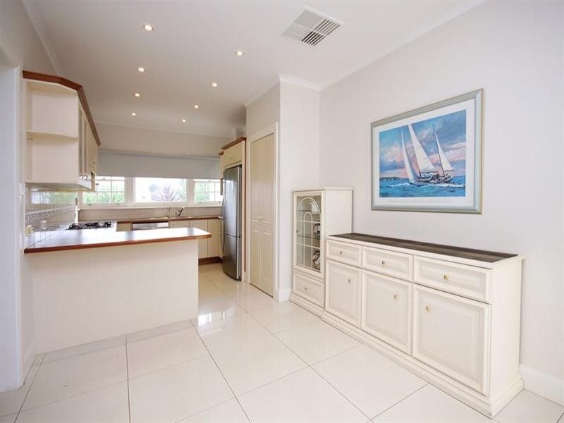 2 Huntingdale Avenue, West Lakes SA 5021