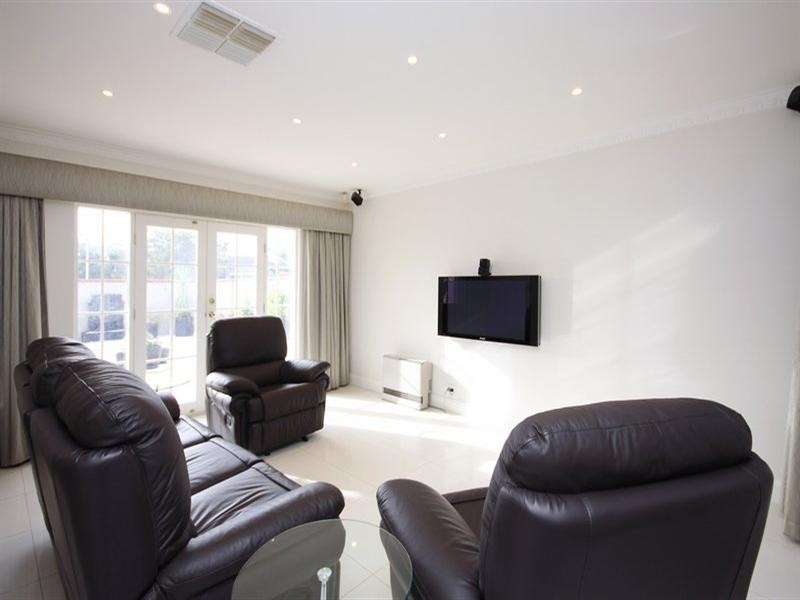 2 Huntingdale Avenue, West Lakes SA 5021