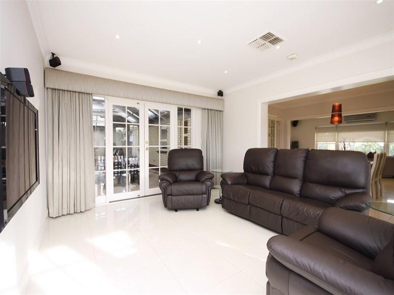 2 Huntingdale Avenue, West Lakes SA 5021