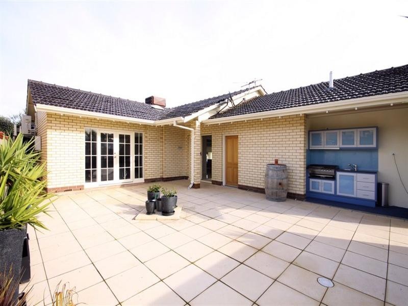 2 Huntingdale Avenue, West Lakes SA 5021