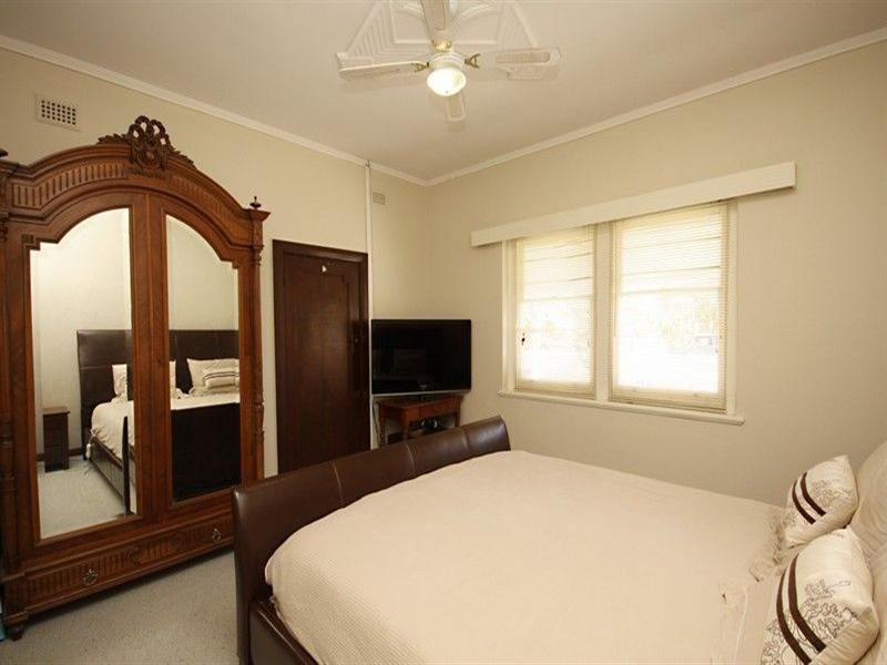 15 Fairweather Avenue, Woodville South SA 5011