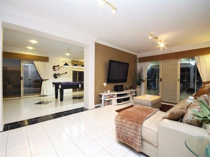 15 Crews Crescent, Plympton SA 5038