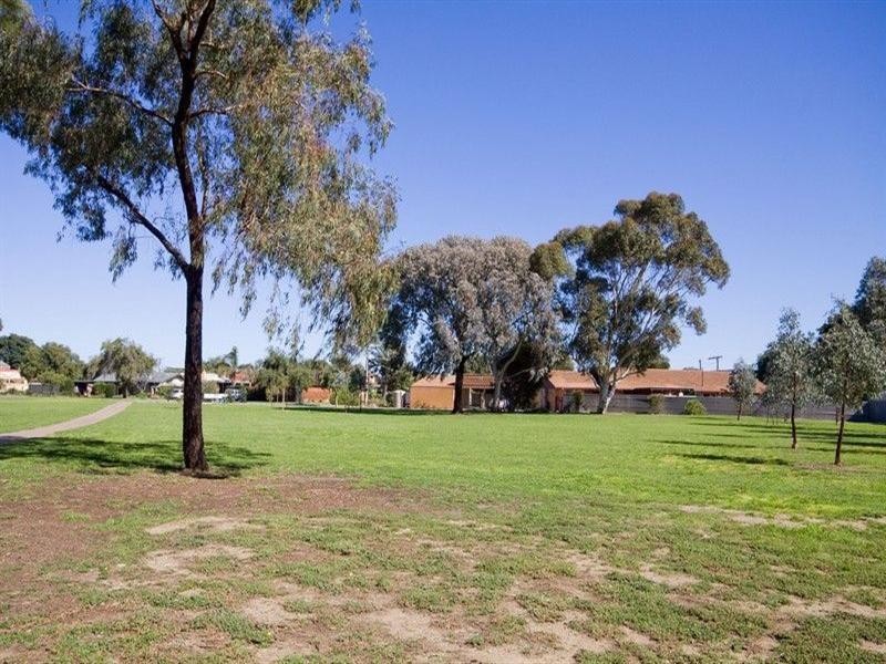 4 Winston Crescent, West Beach SA 5024