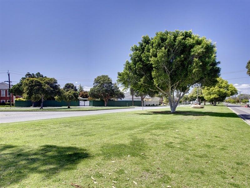 23 HMAS Aust Road, Henley Beach South SA 5022