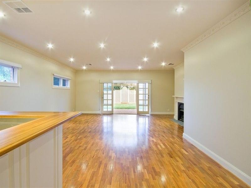 37 St Andrews Way, West Lakes SA 5021