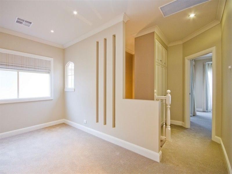 37 St Andrews Way, West Lakes SA 5021