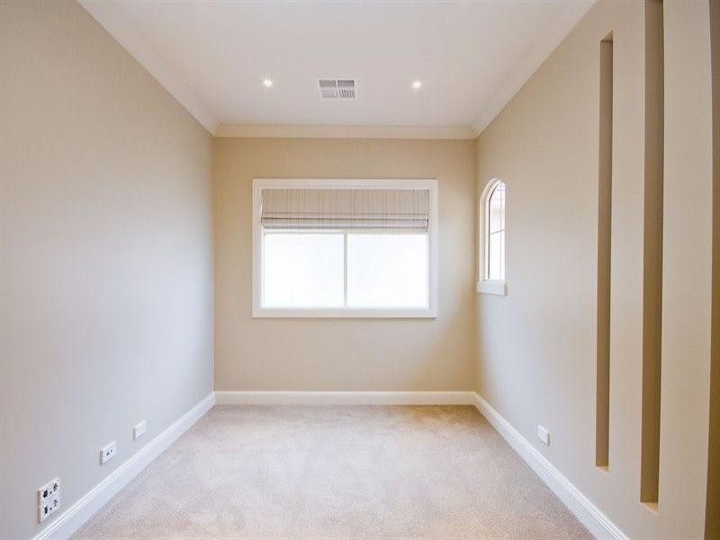 37 St Andrews Way, West Lakes SA 5021