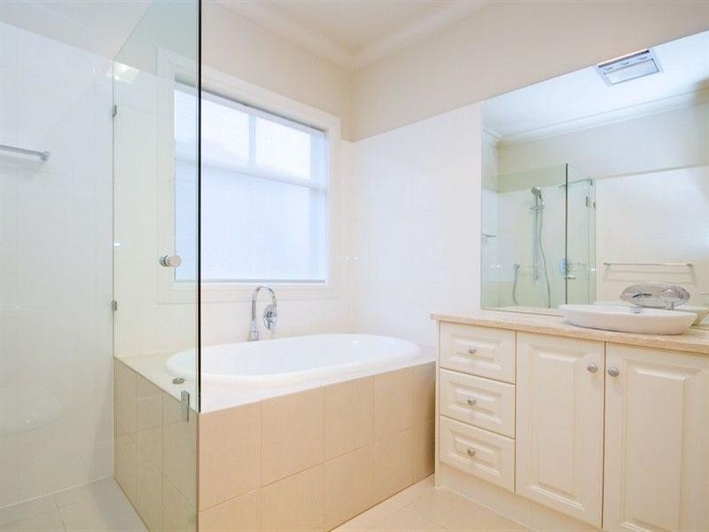 37 St Andrews Way, West Lakes SA 5021