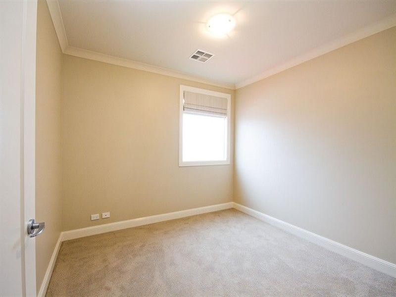 37 St Andrews Way, West Lakes SA 5021